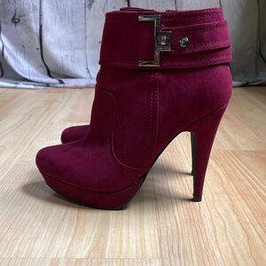 G By Guess Super Sexy Suede Burgundy Ankle Boots With Side Zip Size 9W